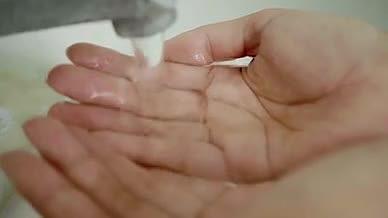 4K实拍女性洗脸护肤视频画面素材视频的预览图
